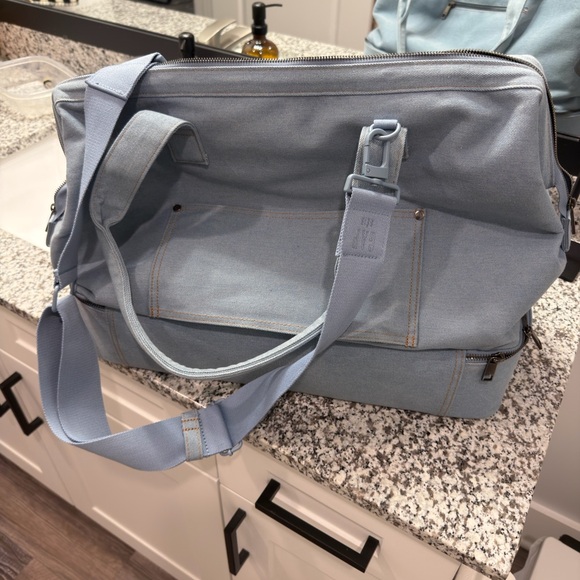 GAP X BEIS weekender - Picture 2 of 4